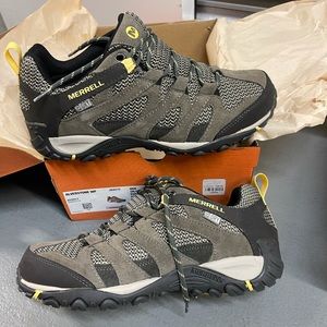 Merrell shose size 10W. 8.5M color gray/black